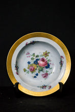 Load image into Gallery viewer, Gold Trim Flower Plate
